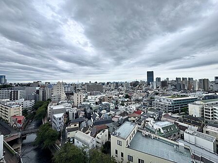 眺望や窓からの景色が良いと、家で過ごす時間も快適です。