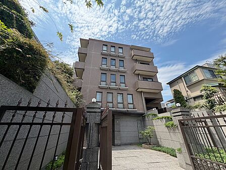 忙しく過ぎゆく日常を置き去るほど、ゆったりした時間が流れる住環境。