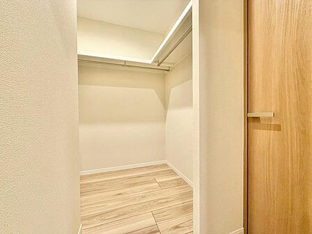 家電やスーツケース、ストック品など何でも片付く嬉しい空間です。