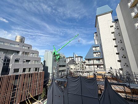 陽当たり・通風・開放感に恵まれた環境です。
