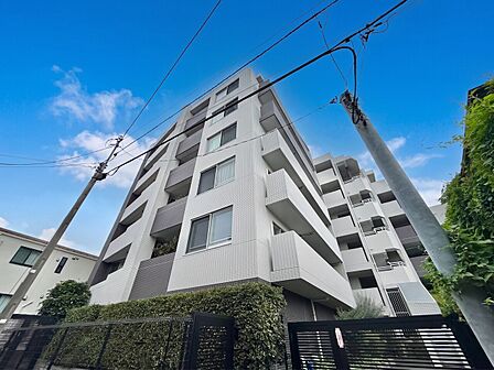 飽きのこないシンプルモダンな外観です。