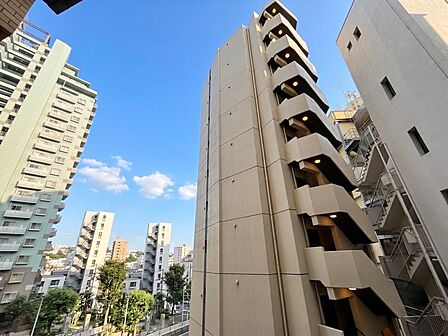 陽当たり・通風・開放感に恵まれた環境です。