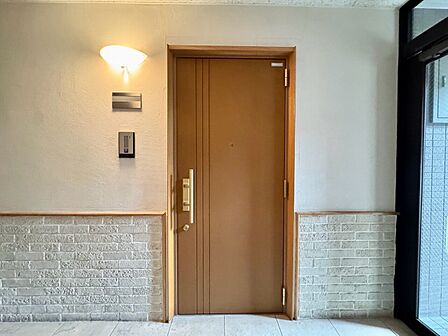 清潔感のある落ち着いた雰囲気の玄関です。