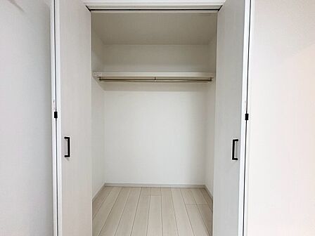 収納スペースが付いていて、お部屋を広く使っていただけます。
