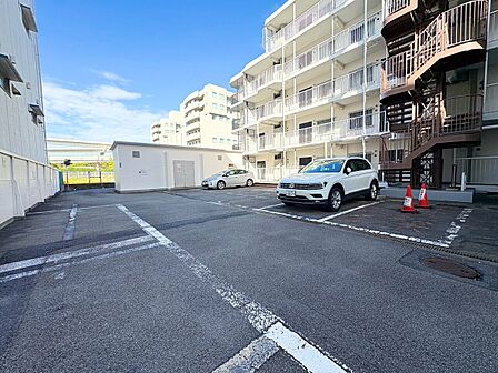 駐車スペースが嬉しいですね。※空き状況は都度ご確認下さい。