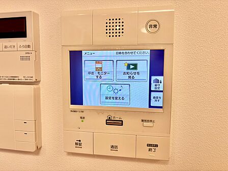 誰が来てもわかる様にモニター付きインターホンを設置。