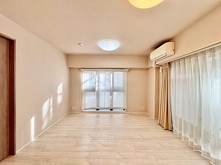 シンプルな内装と偏り過ぎないデザインで統一しました。