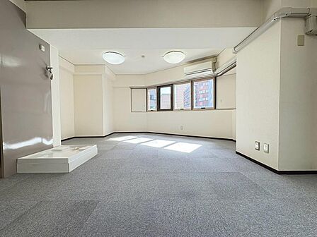 伸びやかな空間のなかで、ゆったりとしたひとときを過ごせます。