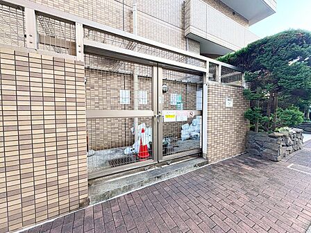 ゴミ置場。綺麗に管理されております。