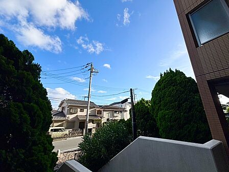 眺望や窓からの景色が良いと、家で過ごす時間も快適です。