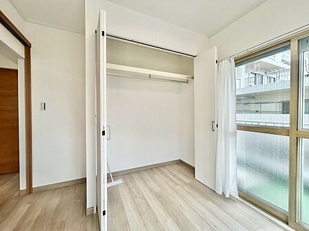 家電やスーツケース、ストック品など何でも片付く嬉しい空間です。