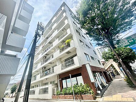 飽きのこないシンプルモダンな外観です。