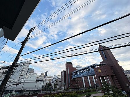 陽当たり・通風・開放感に恵まれた環境です。