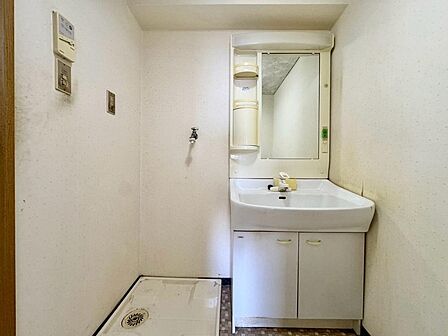 清潔感を感じられる洗面化粧台。