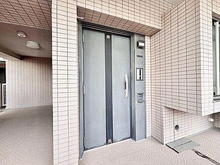 清潔感のある落ち着いた雰囲気の玄関です。