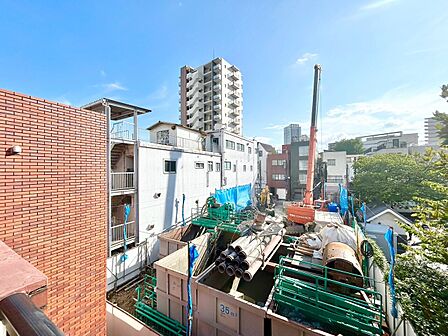 陽当たり・通風・開放感に恵まれた環境です。