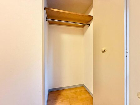収納スペースが付いていて、お部屋を広く使っていただけます。