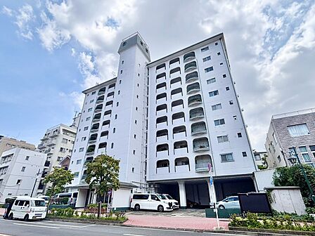 飽きのこないシンプルモダンな外観です。