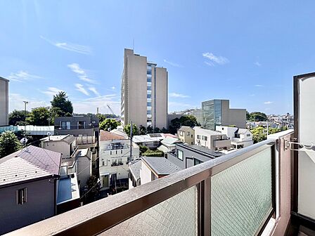眺望や窓からの景色が良いと、家で過ごす時間も快適です。