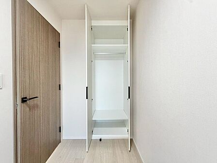 収納スペースが付いていて、お部屋を広く使っていただけます。