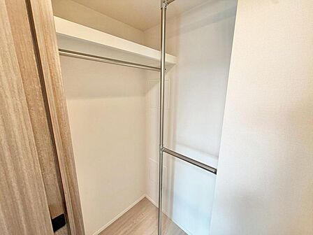 家電やスーツケース、ストック品など何でも片付く嬉しい空間です。