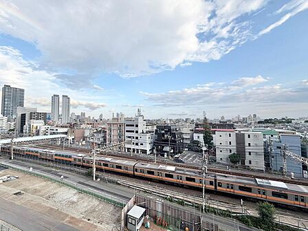 眺望や窓からの景色が良いと、家で過ごす時間も快適です。