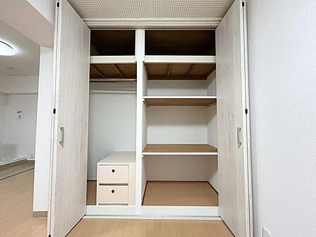 家電やスーツケース、ストック品など何でも片付く嬉しい空間です。