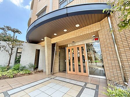 清潔感のある落ち着いた雰囲気の玄関です。