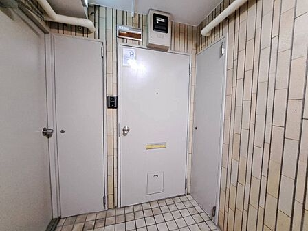 清潔感のある落ち着いた雰囲気の玄関です。