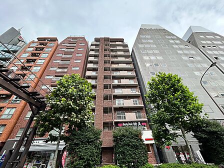 飽きのこないシンプルモダンな外観です。