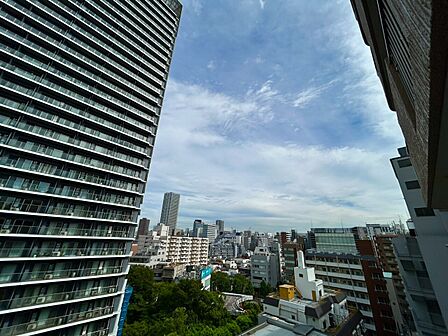 陽当たり・通風・開放感に恵まれた環境です。