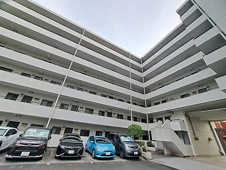 飽きのこないシンプルモダンな外観です。