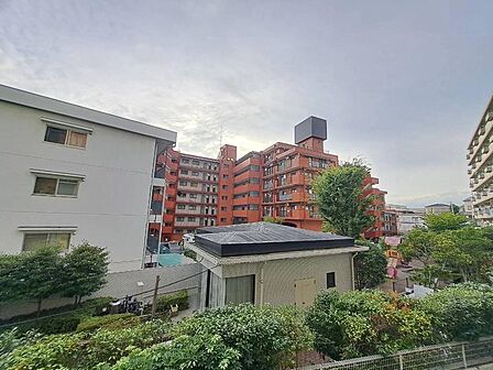 陽当たり・通風・開放感に恵まれた環境です。