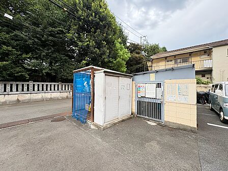 ゴミ置場。綺麗に管理されております。
