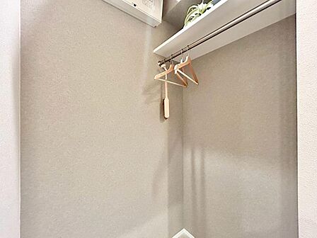収納スペースが付いていて、お部屋を広く使っていただけます。