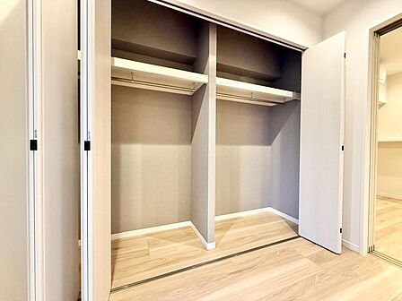 家電やスーツケース、ストック品など何でも片付く嬉しい空間です。