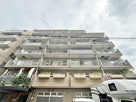 飽きのこないシンプルモダンな外観です。