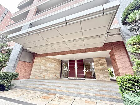 上質感漂う玄関アプローチです。
