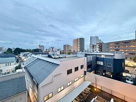 眺望や窓からの景色が良いと、家で過ごす時間も快適です。