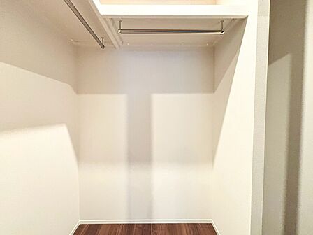 収納スペースが付いていて、お部屋を広く使っていただけます。