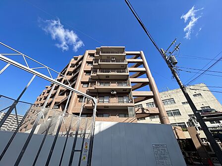 飽きのこないシンプルモダンな外観です。