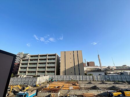 陽当たり・通風・開放感に恵まれた環境です。