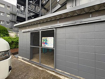 ゴミ置場。綺麗に管理されております。