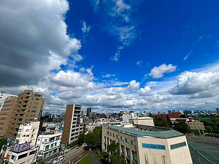 眺望や窓からの景色が良いと、家で過ごす時間も快適です。