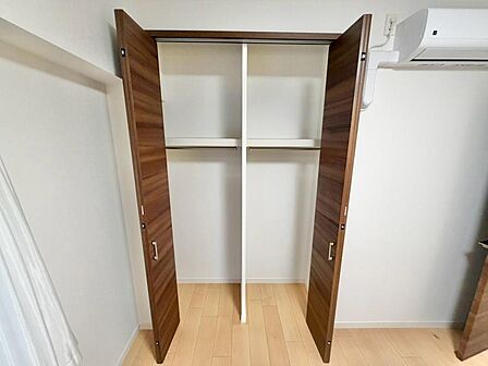 収納スペースが付いていて、お部屋を広く使っていただけます。
