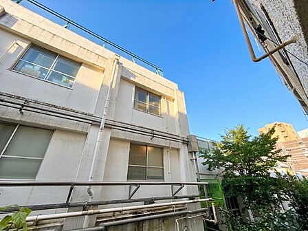 陽当たり・通風・開放感に恵まれた環境です。