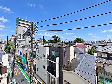 陽当たり・通風・開放感に恵まれた環境です。
