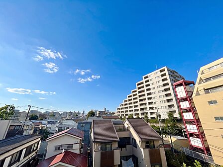 眺望や窓からの景色が良いと、家で過ごす時間も快適です。