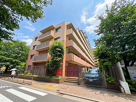 飽きのこないシンプルモダンな外観です。