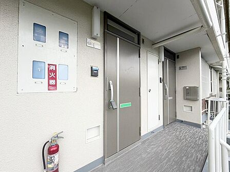 清潔感のある落ち着いた雰囲気の玄関です。
